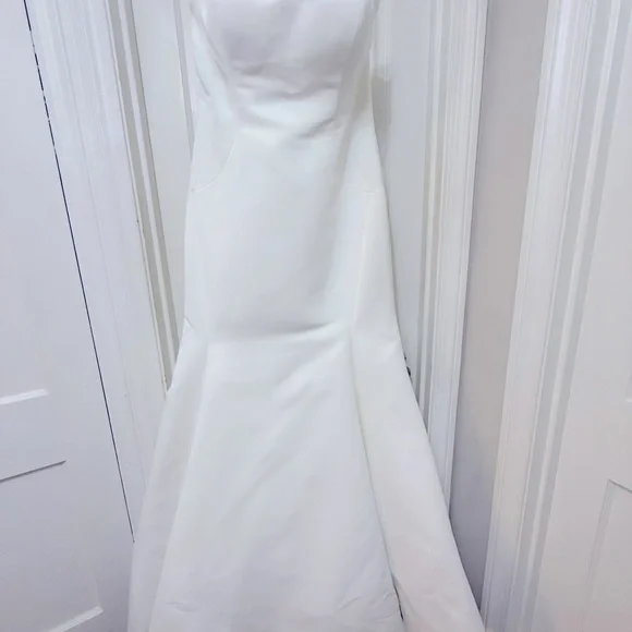 Wedding Gown: Maggie Sottero, Annika, Hollywood Glam - Picture 4 of 7